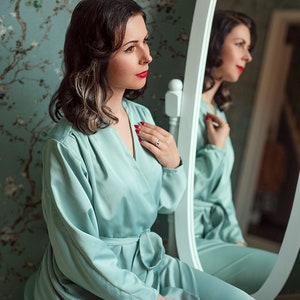40s Years Dressing Gown image 2