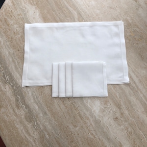 Linen placemats & napkins