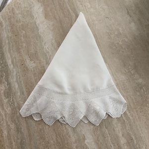 Round Table Topper