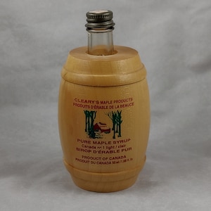 Cleary's Pure Ahornsirup aus Kanada 1,68 oz in Holzfass um die Flasche SELTEN schwer zu finden Souvenir 5 Zoll groß