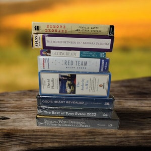 Audiolivros em fitas cassete Lote de 8 títulos de livros em descrição Mistura de gêneros