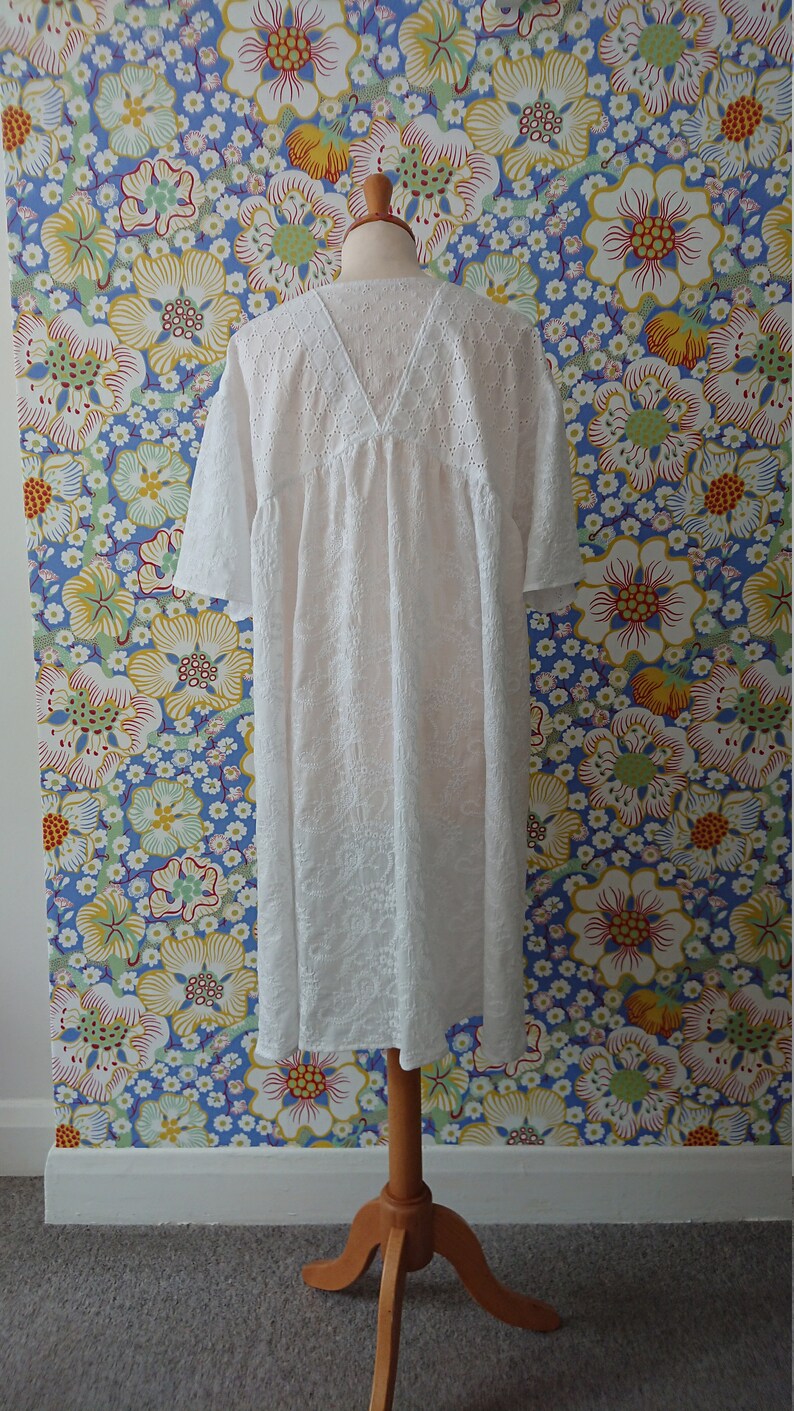 SALE !! White broderie anglaise cotton V-neck Tunic dress Size UK 10-12