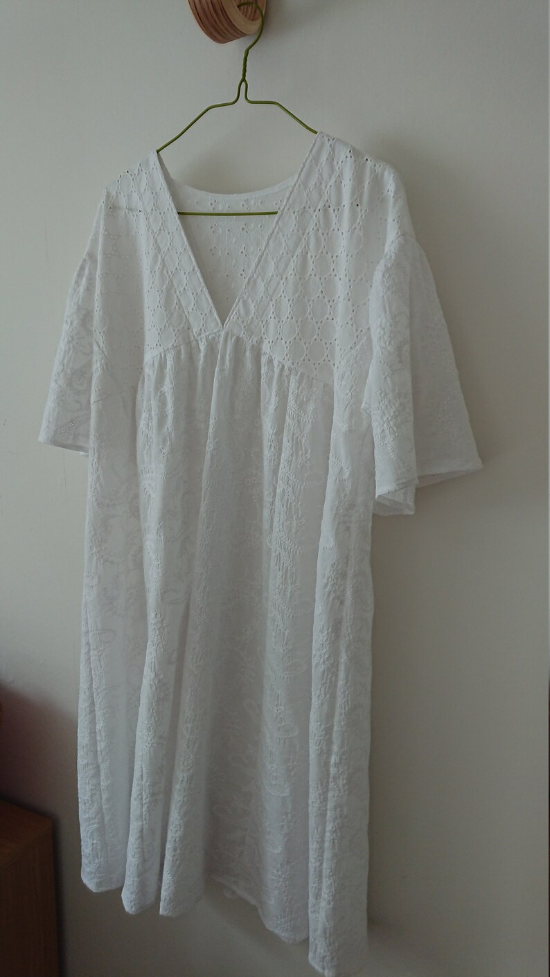 SALE !! White broderie anglaise cotton V-neck Tunic dress Size UK 10-12