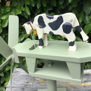 Whirligig with a happy cow image 4