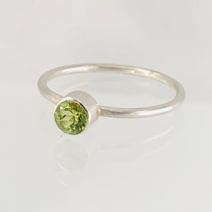 Silver Green Peridot Ring, Sterling Silver and Large Peridot Gemstone Ring, Green Peridot Solitaire Ring, August Birthstone