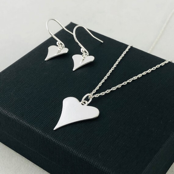 Sterling Silver Heart Necklace and Earrings Set: Curved Love  display picture 1