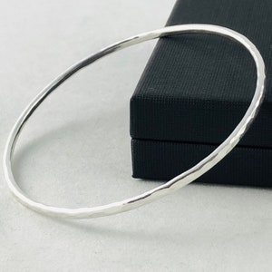 Gehämmerter Sterling Silber Armreif: Rundes Stapeln Armband
