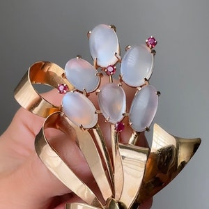 Retro Moonstone Ribbon Spray Brooch