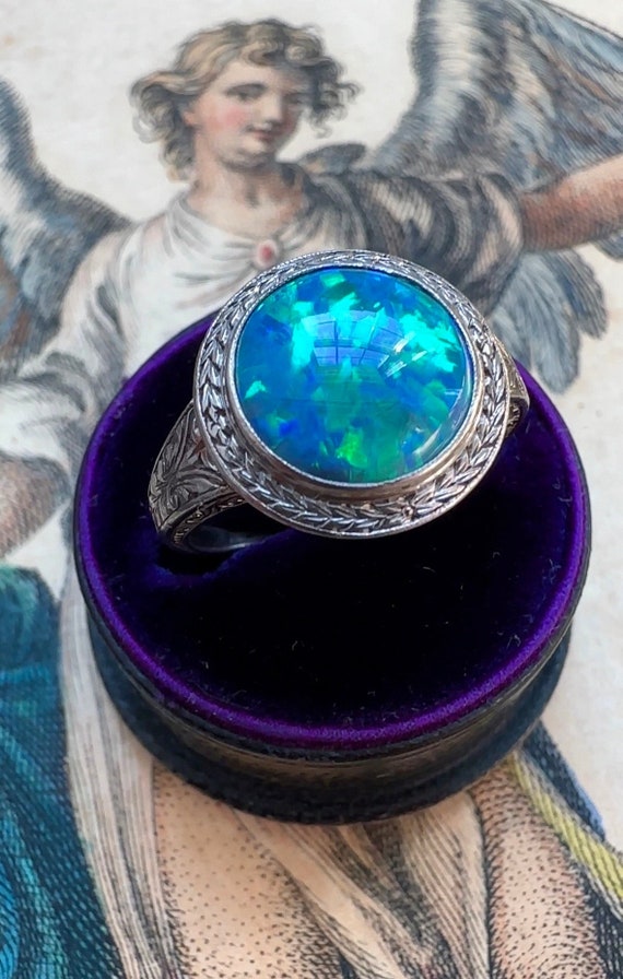 18K Art Deco Black Opal Ring