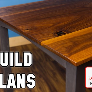 Puede incluir: Primer plano de una mesa de madera con acabado en madera oscura. La mesa tiene un marco de metal y se muestra en una habitación con suelo de madera. El texto "BUILD PLANS" está en letras blancas sobre fondo negro. Un icono de PDF está en la esquina inferior derecha de la imagen.