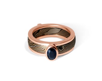 Anillo doble mokume gane con paredes de oro y zafiro azul