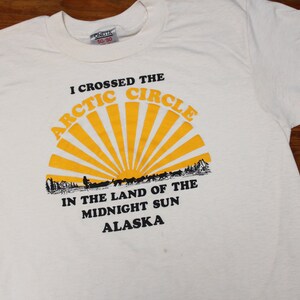 Vintage T Shirt - Alaska Shirt (80s / Medium / M / I Crossed The Arctic Circle In The Land Of The Midnight Sun / Sunset / Sunrise / Nature)