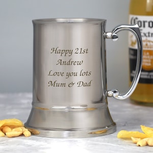 Jarra de cerveza de acero inoxidable personalizada de EE. UU. de 1 pinta (500 ml) en una caja de presentación de seda o una caja de cartón. Texto que desees. Grabado con láser