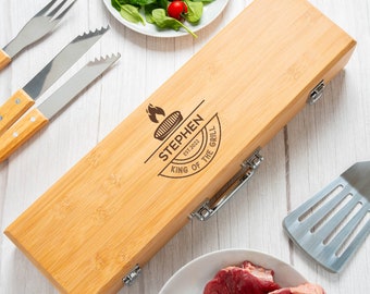 Personalised King Of The Grill Wooden BBQ Tool Set Gifts Meat Cow Ideas For Barbecue Fathers Day Birthday Christmas Tools Fork Tongs Spatula