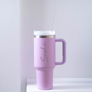 Gobelet isotherme double paroi 40 oz personnalisé grand nom gravé avec poignées en caoutchouc Mug chaud/froid avec paille style Stanley Lilac