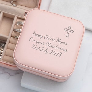 Boîte à bijoux croix personnalisée Idées cadeaux pour fille Bagues femme Bracelets Collier d'oreilles Cadeaux crème rose Baptême Sainte Communion