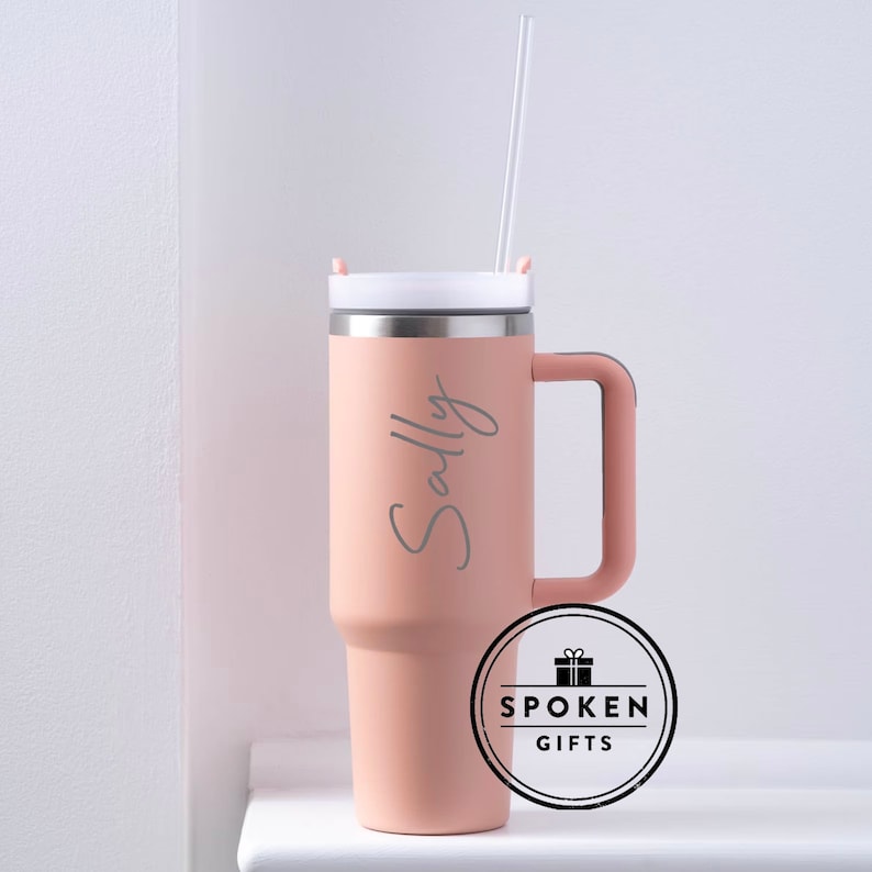 Gobelet isotherme double paroi 40 oz personnalisé grand nom gravé avec poignées en caoutchouc Mug chaud/froid avec paille style Stanley Pink