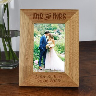 Cornice Portafoto Mr And Mrs Con Bouquet - Regalo Matrimonio Coppie In Legno - 20,3x30,5 Cm Per Foto 10,2x15,2 Cm