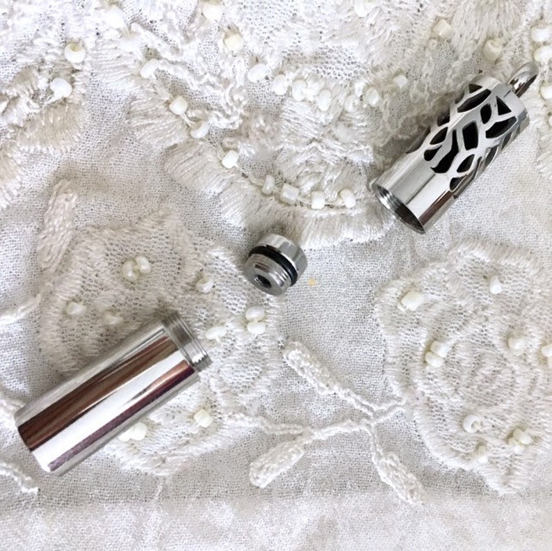 Cylinder Shape Diffuser Pendant Hearts Essentials Oils Locket Aromatherapy Necklace New