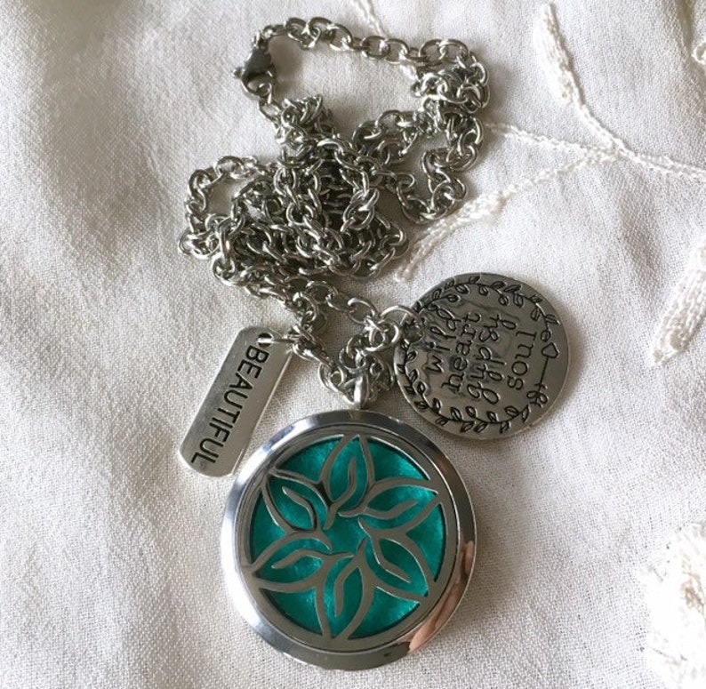 Essential Oils Necklace Aromatherapy Diffuser Pendant Oils Locket