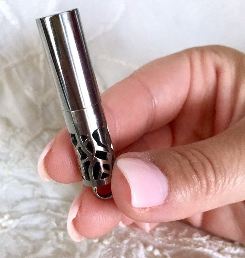 Cylinder Shape Diffuser Pendant Hearts Essentials Oils Locket Aromatherapy Necklace New