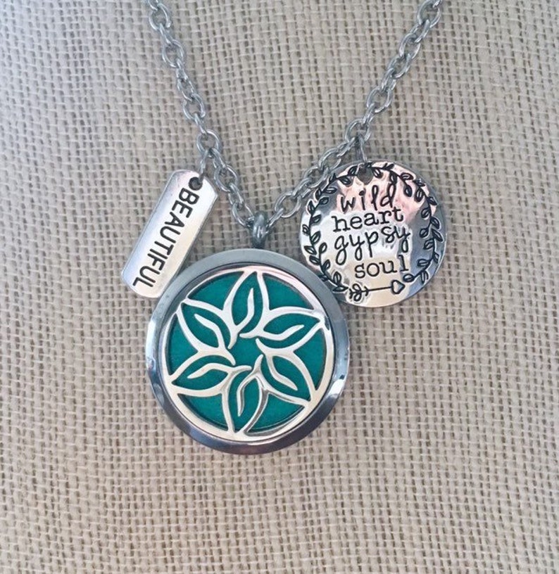 Essential Oils Necklace Aromatherapy Diffuser Pendant Oils Locket
