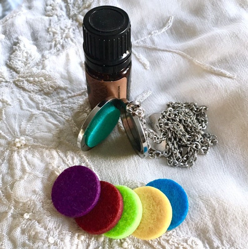 Essential Oils Necklace Aromatherapy Diffuser Pendant Oils Locket