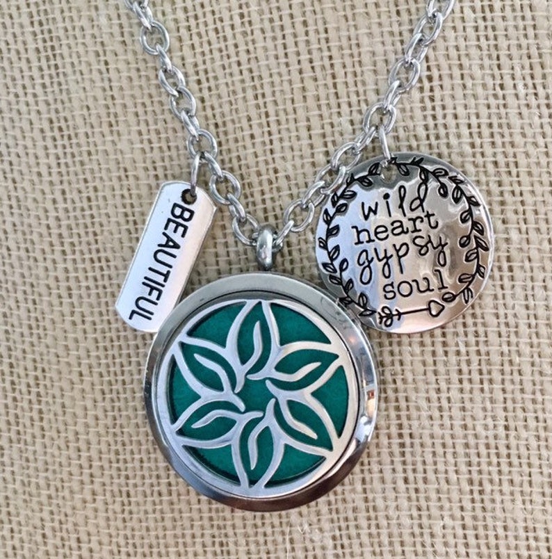 Essential Oils Necklace Aromatherapy Diffuser Pendant Oils Locket