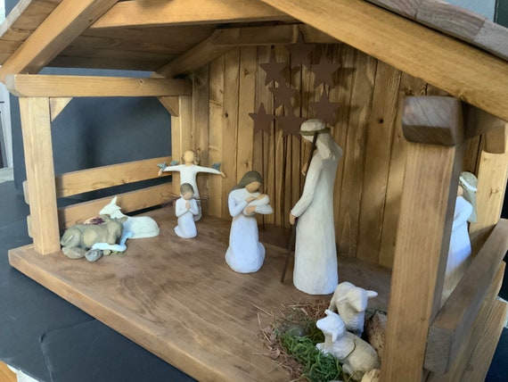 Christmas Manger Scene Classic Walnut Nativity Stable Center Roof Creche 