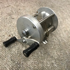 Vintage Pflueger Trusty fishing reel