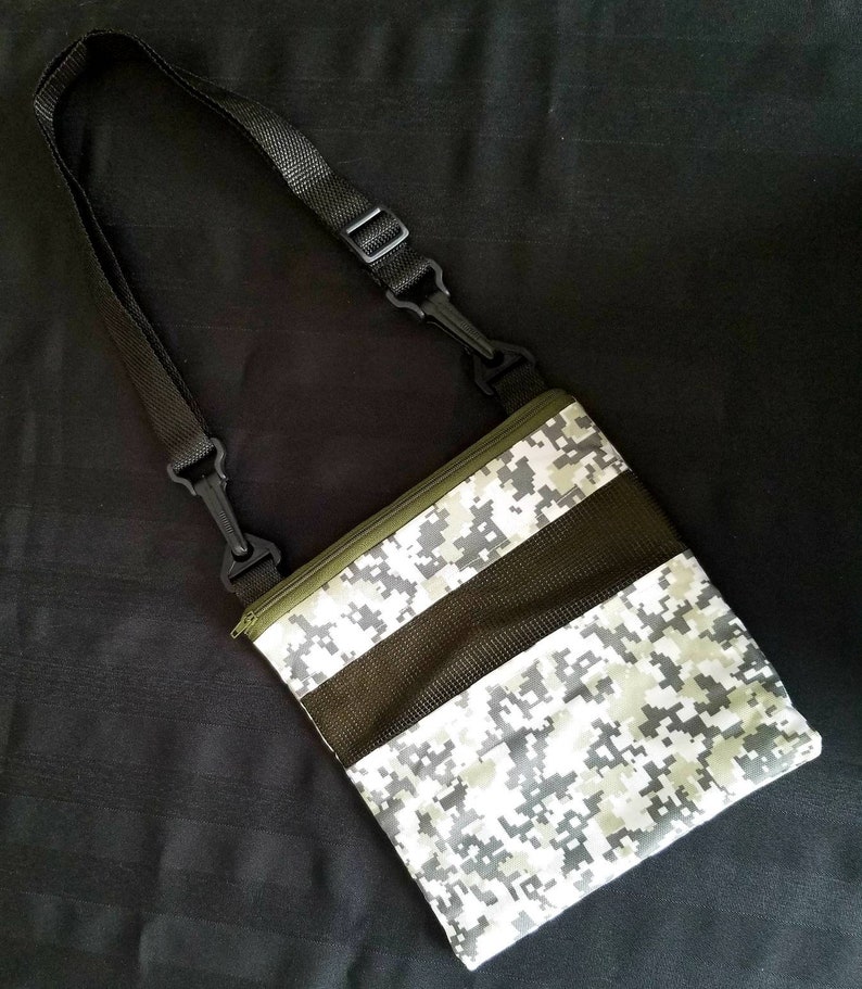 Large bonding pouch with adjustable strap for sugar gliders and other small animals Premade