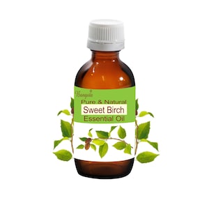 Może przedstawiać: Brązowa butelka szklana z białym korkiem, z etykietą "Bangoita Pure & Natural Sweet Birch Essential Oil". Etykieta zawiera zieloną ilustrację liści i gałęzi brzozy.