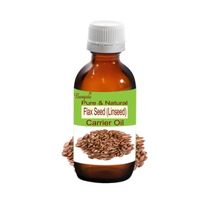 Op de afbeelding: Een bruine glazen fles met een witte dop, met het label "Bangoia Pure & Natural Vlaszaad (Lijnzaad) Draagolie". De fles is omringd door vlaszaden.