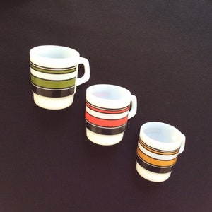 Anchor Hocking - Vintage set of 3/ Anchor Hocking coffee tea mugs with red, brown and green stripes, D Handle, Milk Glass Mug. USA 1970s