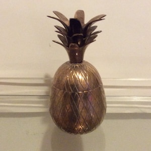 Vintage solid brass pineapple shaped container, ananas fruit design, candleholder, Hollywood style, mid century pineapple box