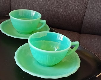 CLP - tasse à thé ou à café et soucoupe. Verre de jadéite. Fait en angleterre. 1970