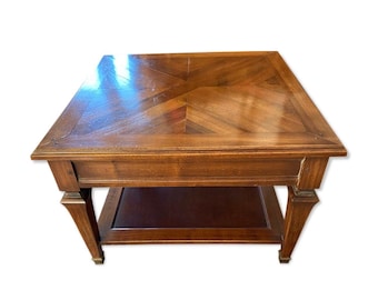 Couchtisch aus massivem Walnussholz – Versailles-Parkettintarsien – Stil Ludwigs XVI.