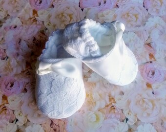 lace baby shoes