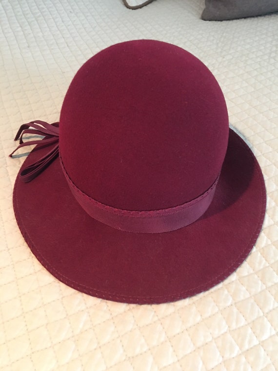 ladies felt hat - image 2