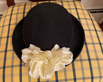 ladies hat with flowers