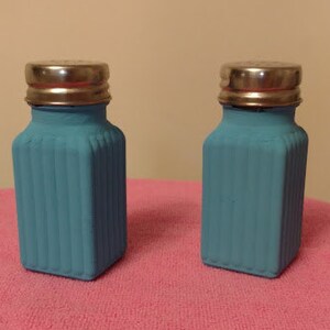 Salt and pepper shakers with chalk paint image 2