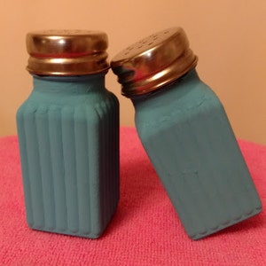 Salt and pepper shakers with chalk paint image 3