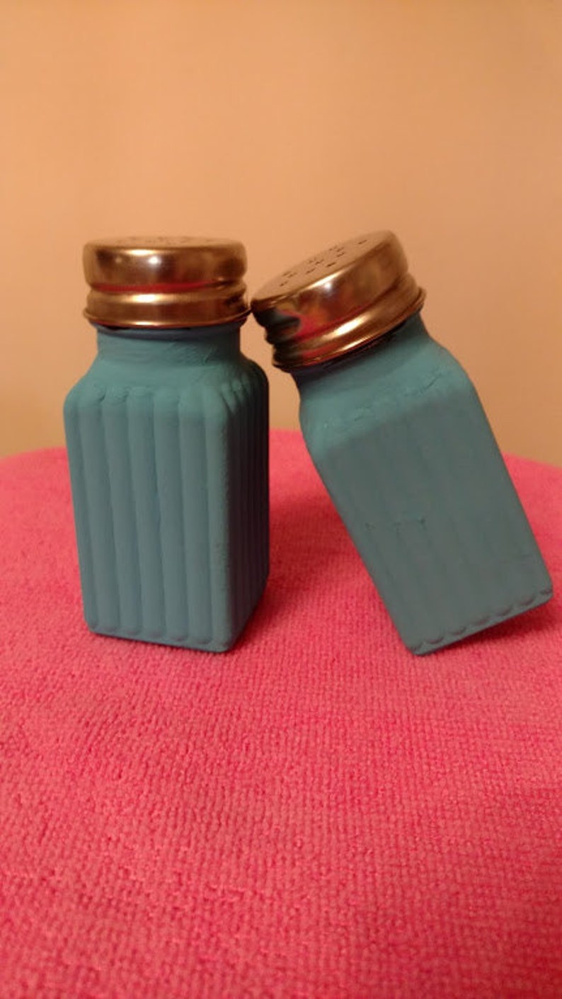 Salt and pepper shakers with chalk paint image 3