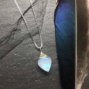 Naszyjnik z kryształu księżycowego, biżuteria z kamieni szlachetnych łagodząca lęk, uspokajający amulet uziemiający dla kobiet