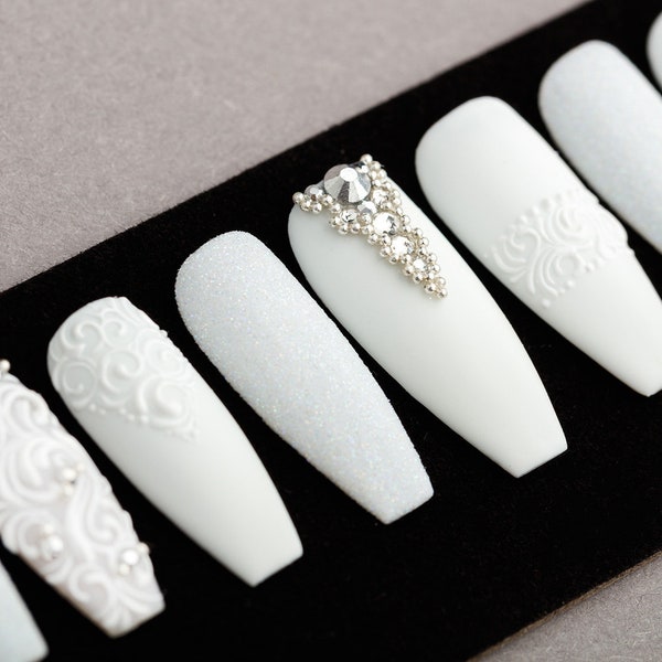 All White Press on Nails with Rhinestones • Trouwnagels • Fake Nails • Valse Nagels • Glue On Nails • Bruidsnagels • Cadeau Voor Haar