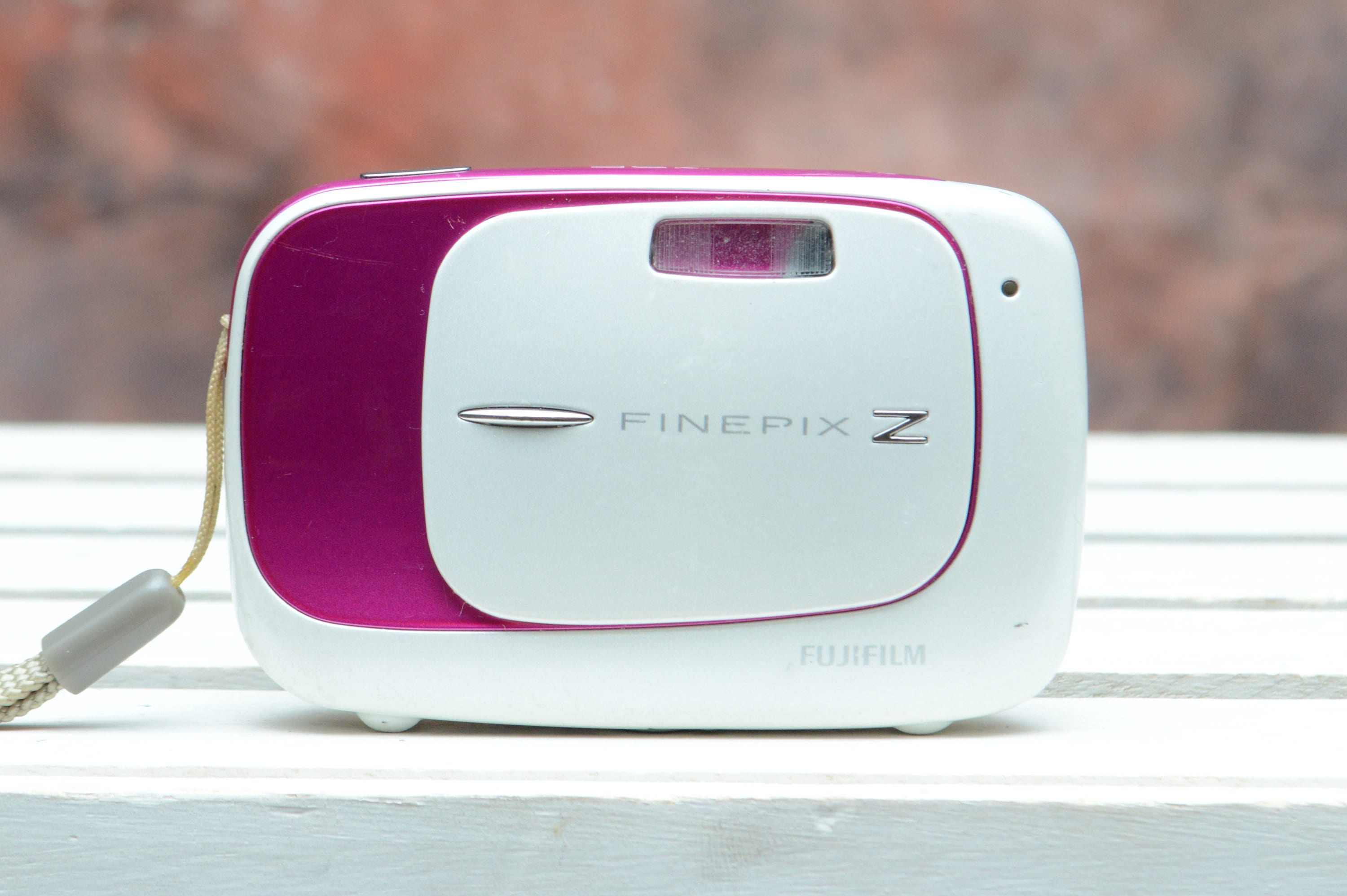 Vintage Fujifilm Finepix Z35 10 Mega Pixels Electronic
