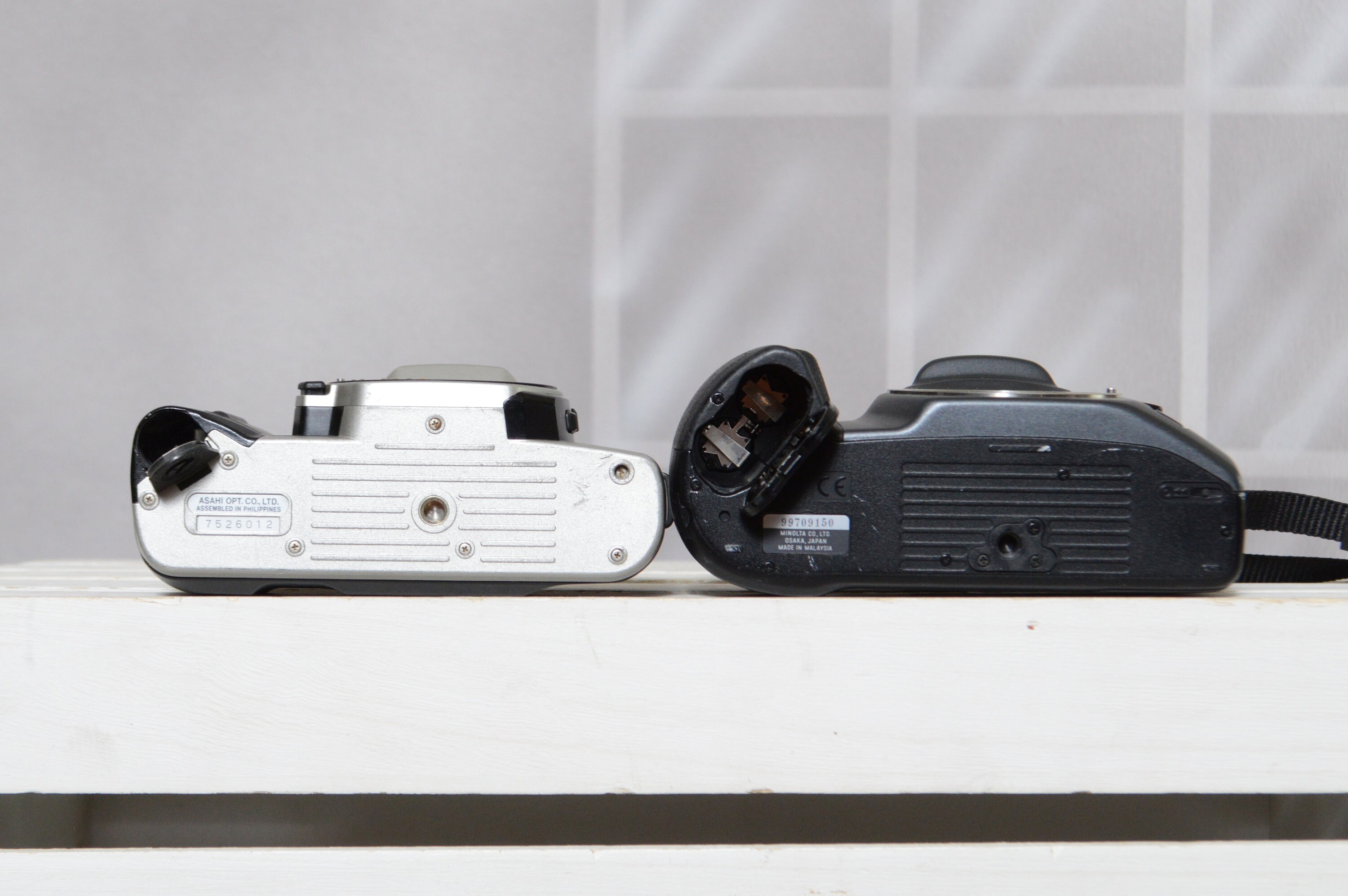 Two Vintage 35mm Film Slr Cameras Minolta Maxxum 500si Pentax ZX