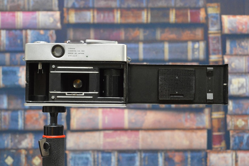Vintage Canon Canonet Junior 35mm viewfinder film camera