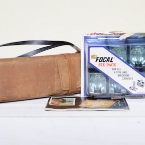 Vintage Kodak Pocket Instamatic 60 film camera with 6-pack of Focal unopened Magicubes and manual