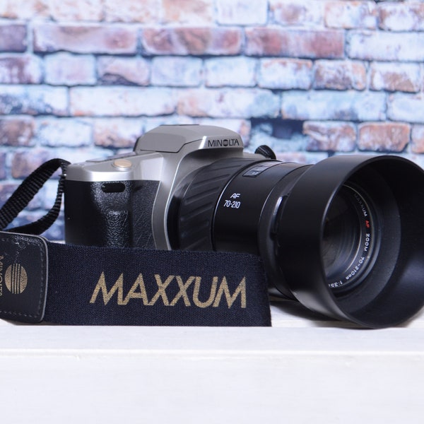 Vintage Minolta Maxxum GT - 35mm film slr camera w/ Maxxum AF 70-210mm - Hoya UV filter - Minolta lens hood